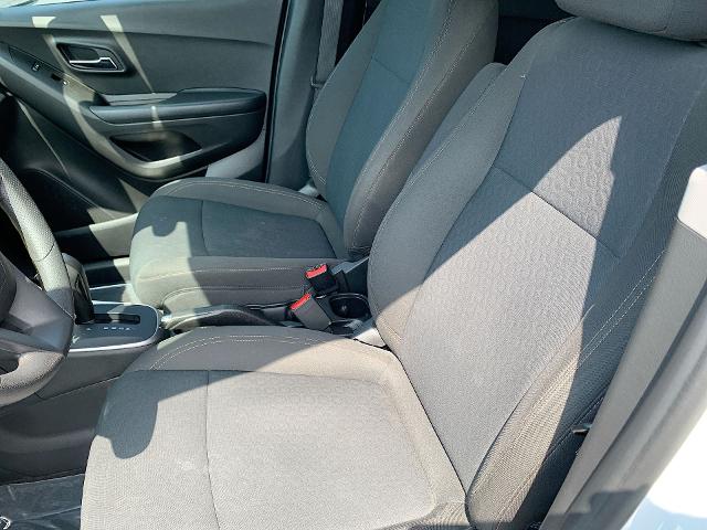 2022 Chevrolet Trax Vehicle Photo in MOON TOWNSHIP, PA 15108-2571