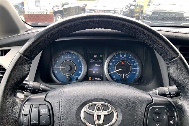 2020 Toyota Sienna Vehicle Photo in KANSAS CITY, MO 64114-4502