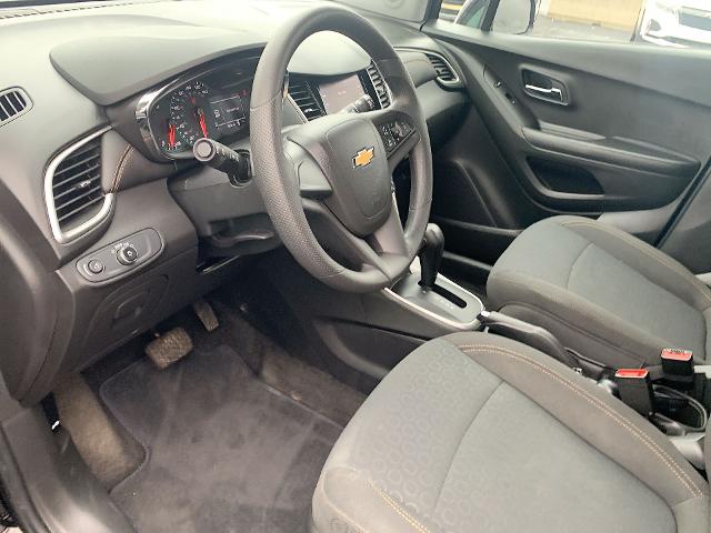 2022 Chevrolet Trax Vehicle Photo in MOON TOWNSHIP, PA 15108-2571