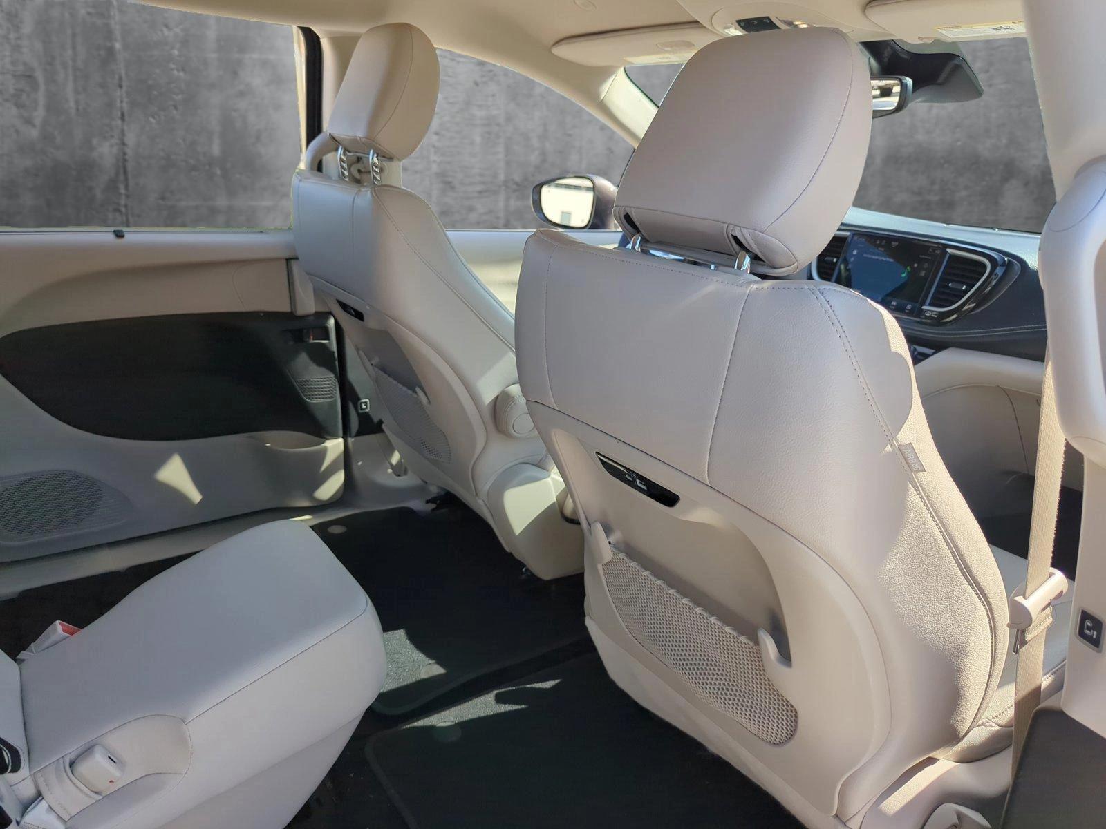 2021 Chrysler Pacifica Vehicle Photo in Pembroke Pines, FL 33027