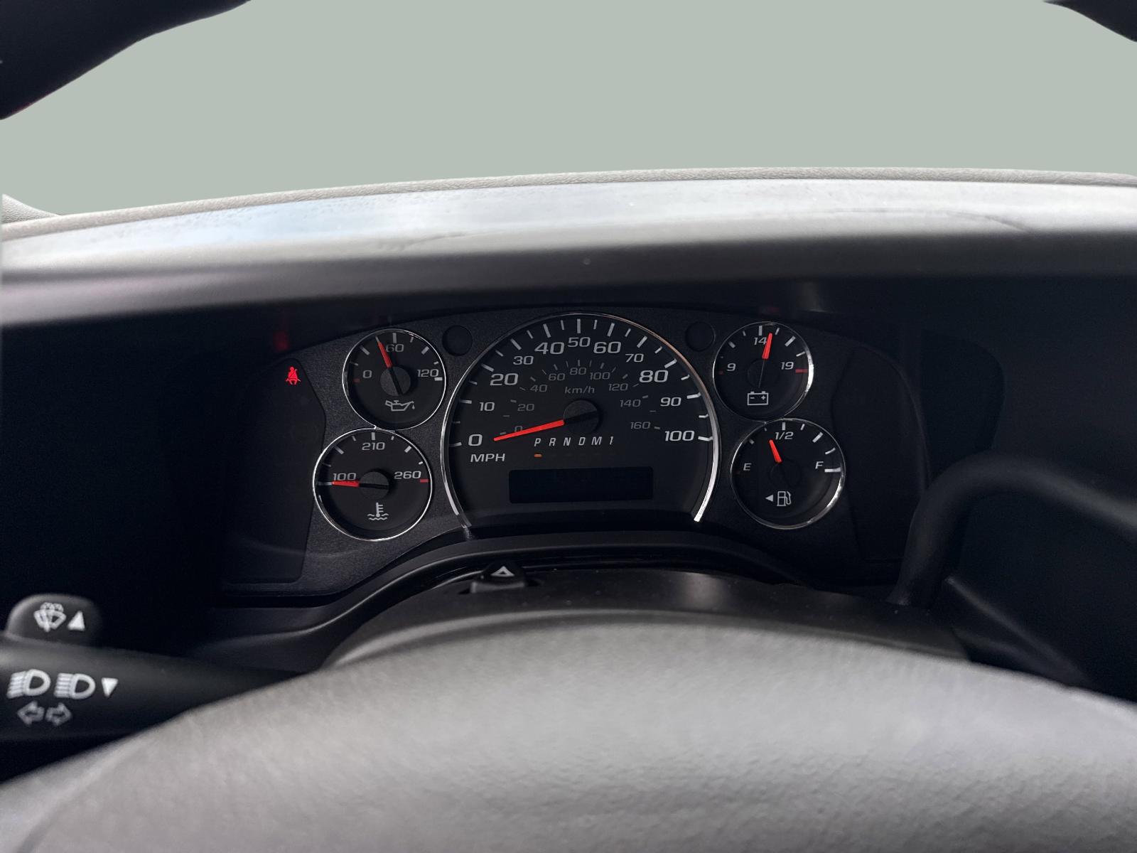 2025 Chevrolet Express Cutaway 3500 Vehicle Photo in GEORGETOWN, TX 78626-7508