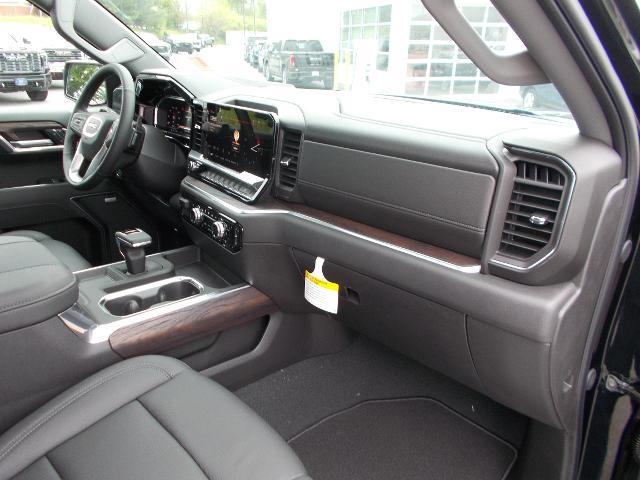 2025 GMC Sierra 1500 Vehicle Photo in LOWELL, MA 01852-4336