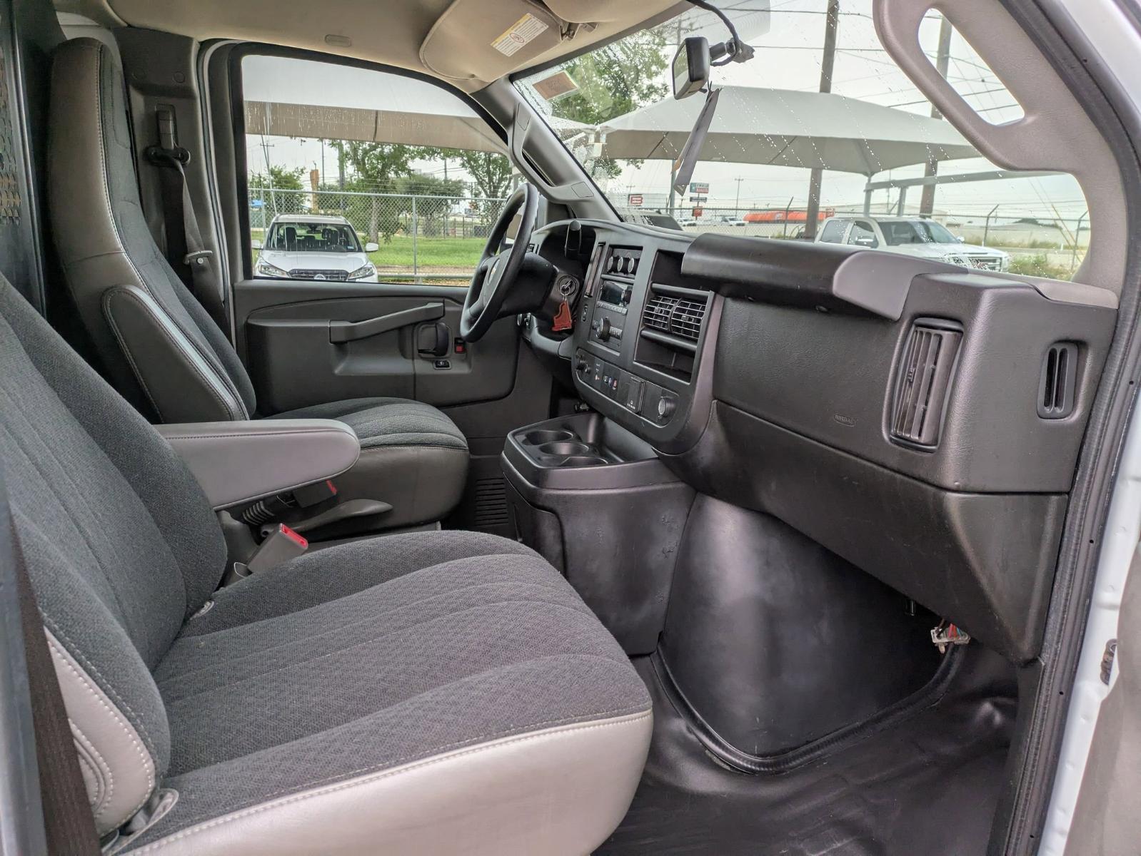 2023 Chevrolet Express Cargo 2500 Vehicle Photo in SELMA, TX 78154-1460