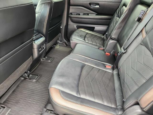 2022 Nissan Pathfinder Vehicle Photo in DENTON, TX 76210-9321