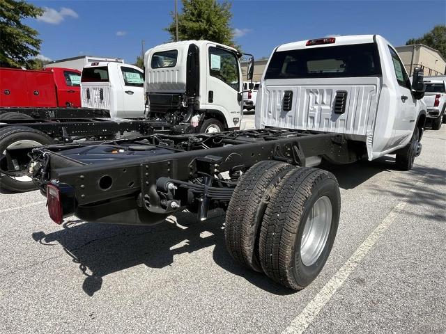 2024 Chevrolet Silverado 3500 HD Chassis Cab Vehicle Photo in ALCOA, TN 37701-3235