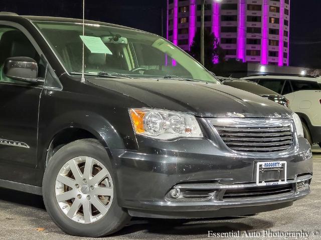 2016 Chrysler Town & Country Vehicle Photo in OAK LAWN, IL 60453-2517