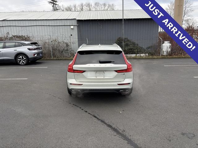 2020 Volvo V60 Cross Country Vehicle Photo in Puyallup, WA 98371