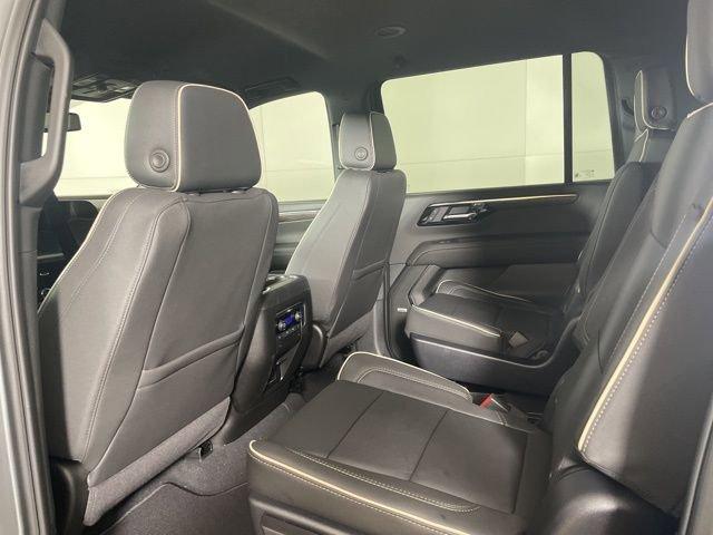 2025 Chevrolet Suburban Vehicle Photo in PHOENIX, AZ 85014-3381