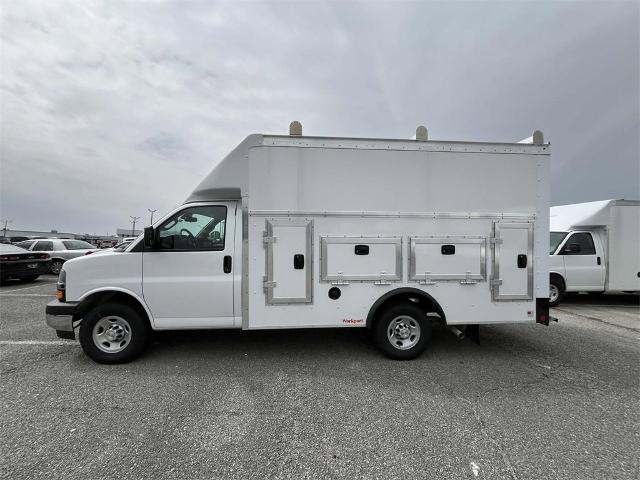 2025 Chevrolet Express Cutaway 3500 Vehicle Photo in ALCOA, TN 37701-3235