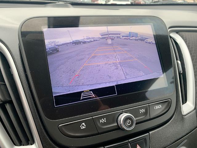 2022 Chevrolet Malibu Vehicle Photo in MOON TOWNSHIP, PA 15108-2571