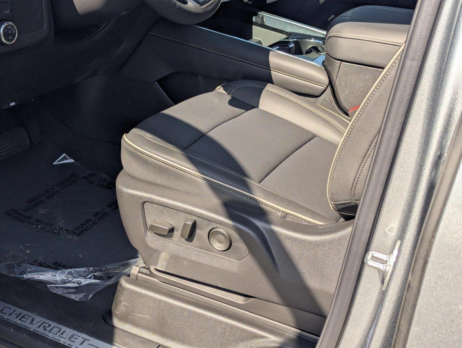 2025 Chevrolet Suburban Vehicle Photo in GREENACRES, FL 33463-3207