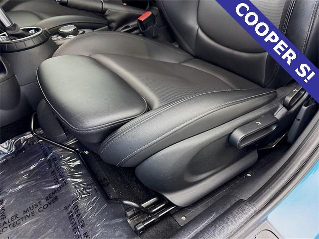 2015 MINI Cooper S Hardtop 4 Door Vehicle Photo in Puyallup, WA 98371
