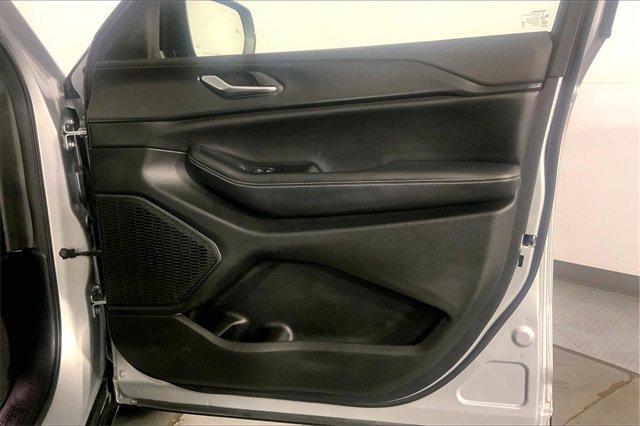 2023 Jeep Grand Cherokee L Vehicle Photo in KANSAS CITY, MO 64114-4502