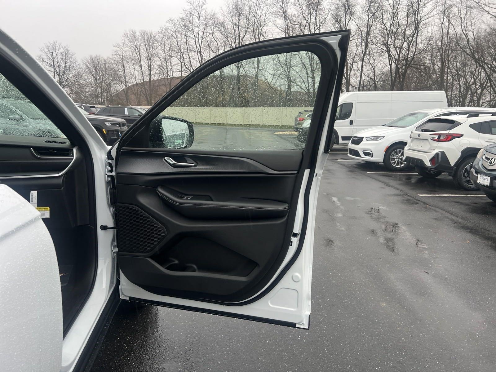 2025 Jeep Grand Cherokee L Vehicle Photo in Mechanicsburg, PA 17050-1707