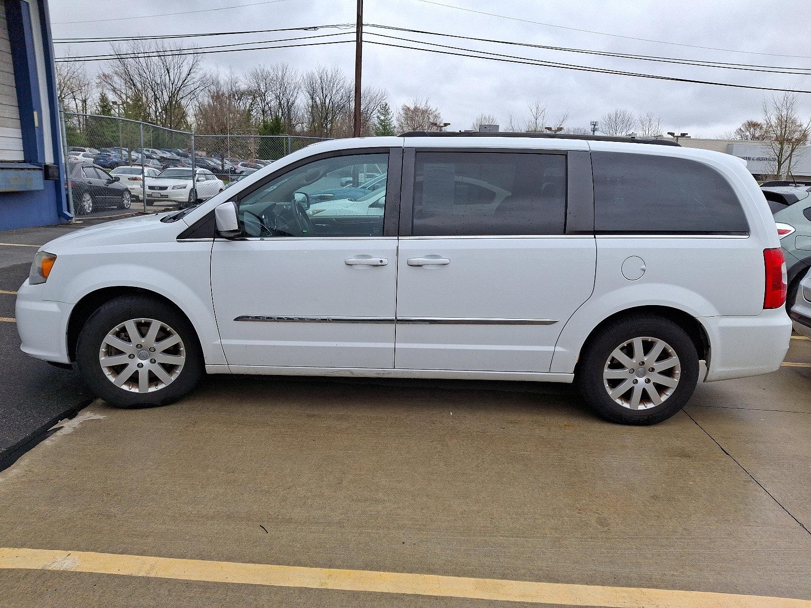 2014 Chrysler Town & Country Vehicle Photo in BETHLEHEM, PA 18017