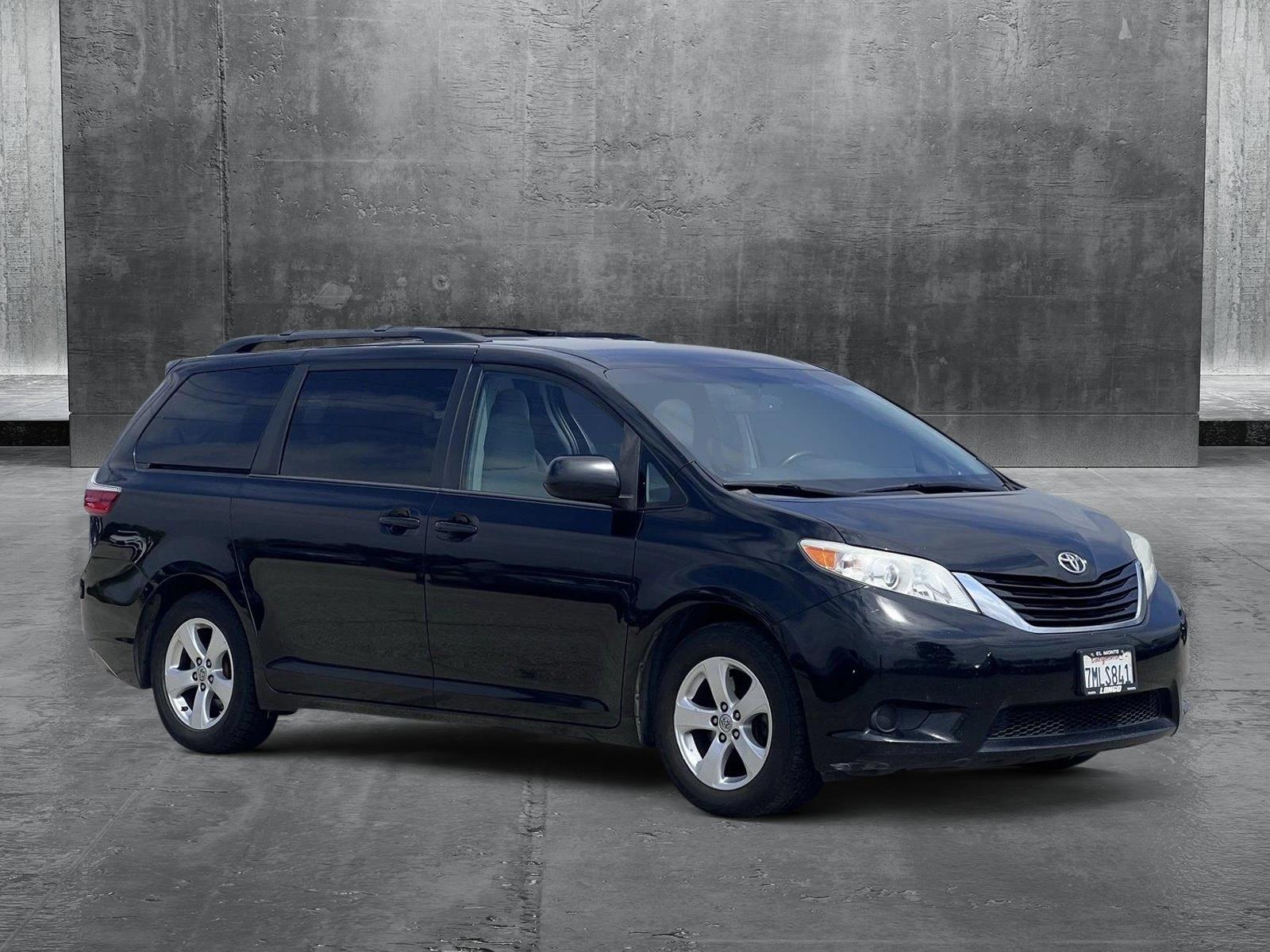 2015 Toyota Sienna Vehicle Photo in Santa Clarita, CA 91355