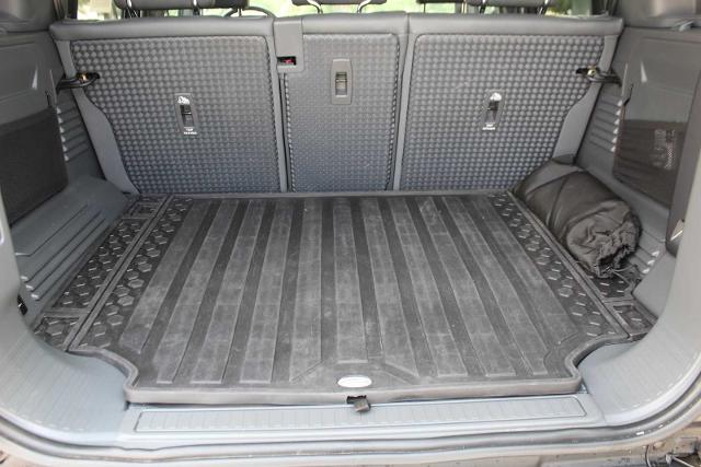 2024 Defender Vehicle Photo in HOUSTON, TX 77090