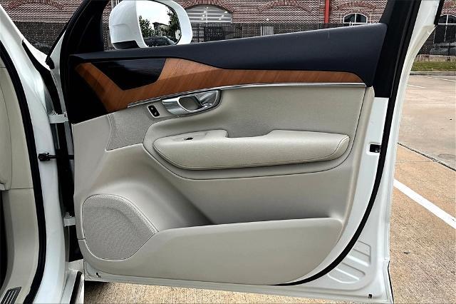 2022 Volvo XC90 Vehicle Photo in Houston, TX 77007