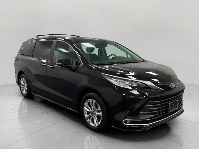 2024 Toyota Sienna Vehicle Photo in Appleton, WI 54913