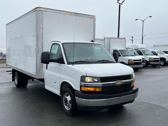 2023 Chevrolet Express Cutaway 3500 Vehicle Photo in ALCOA, TN 37701-3235