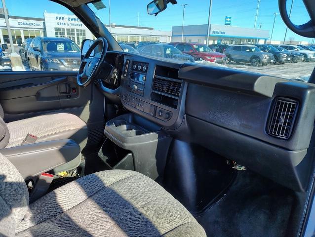 2015 Chevrolet Express Passenger 3500 Vehicle Photo in GREEN BAY, WI 54304-5303