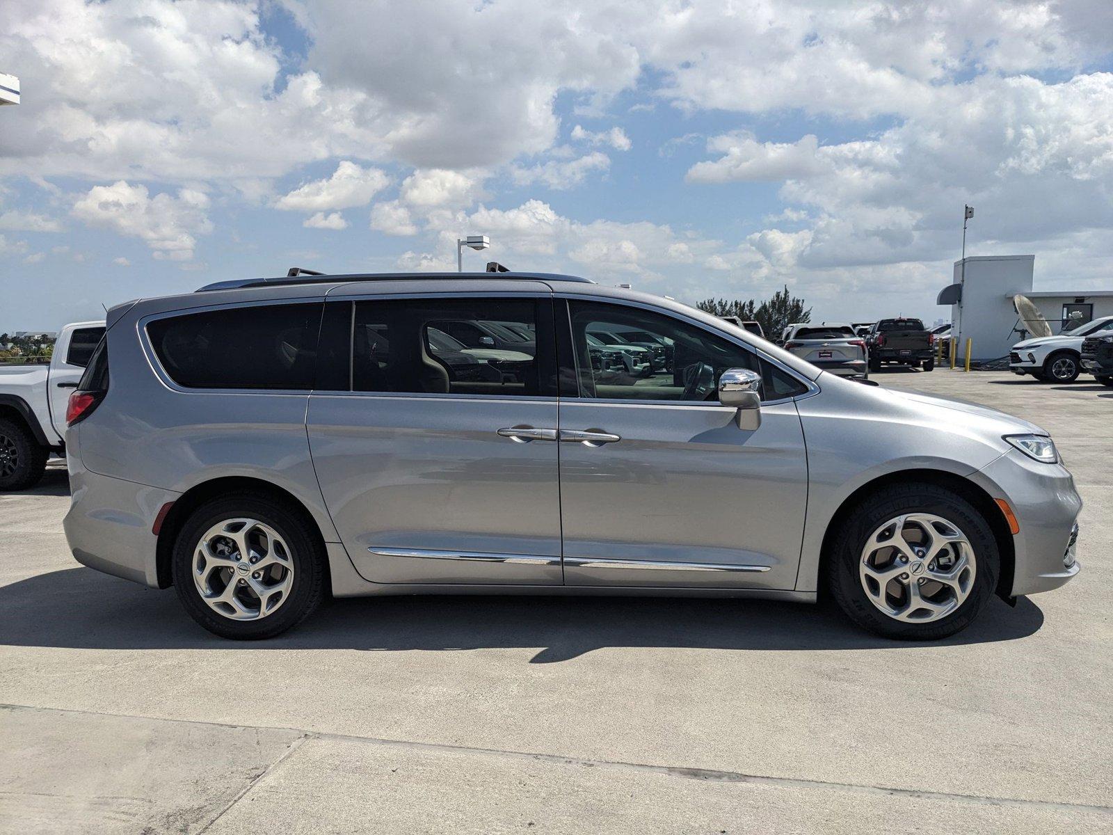 2021 Chrysler Pacifica Vehicle Photo in MIAMI, FL 33172-3015