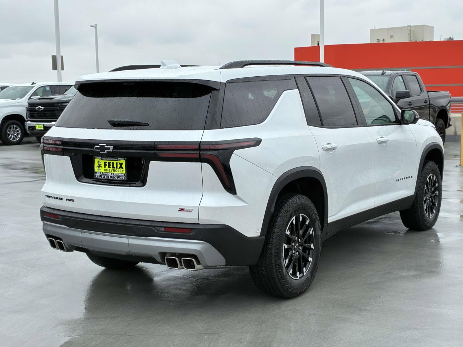 2025 Chevrolet Traverse Vehicle Photo in LOS ANGELES, CA 90007-3794