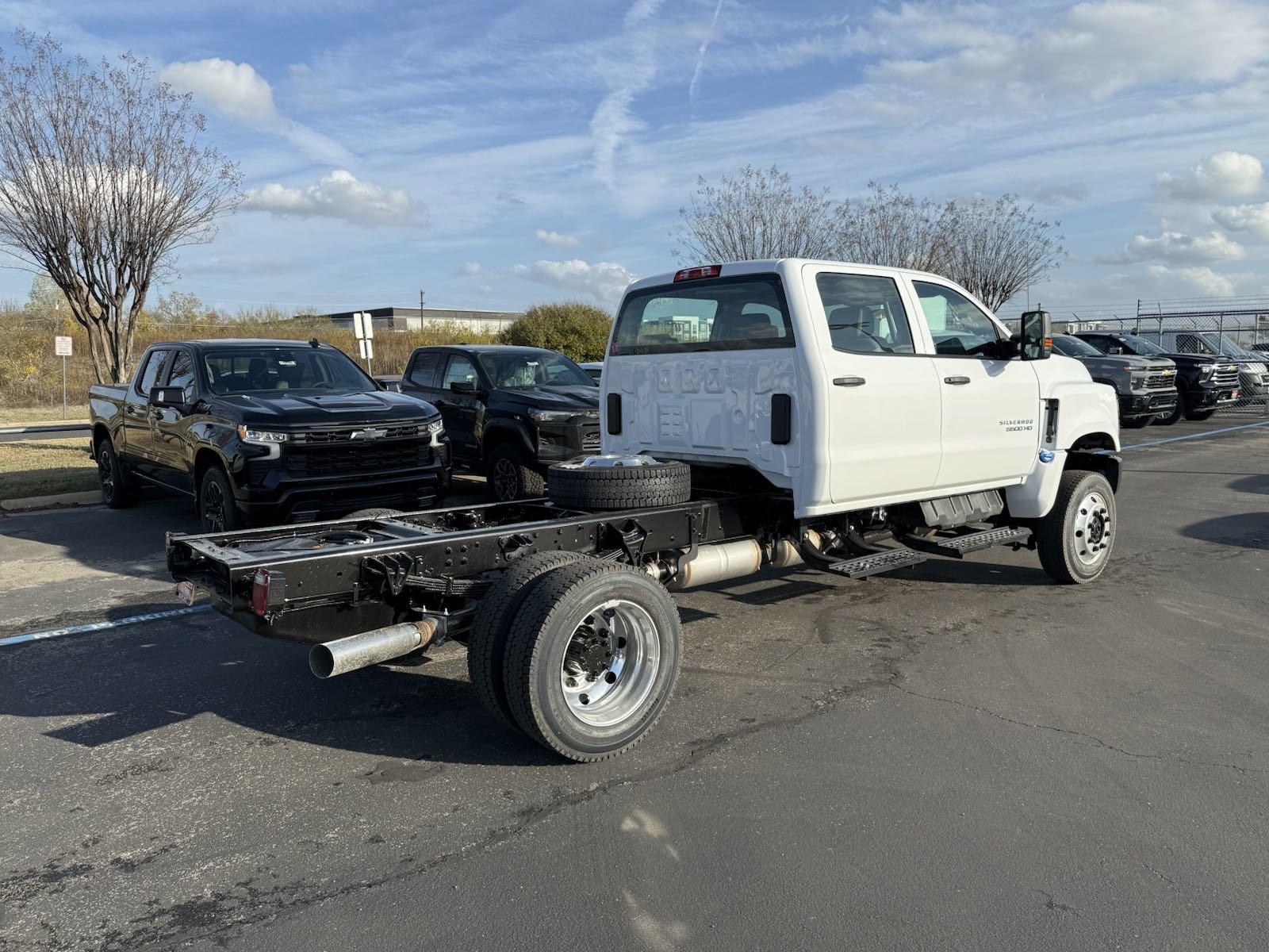 2024 Chevrolet Silverado 5500 HD Vehicle Photo in GEORGETOWN, TX 78626-7508