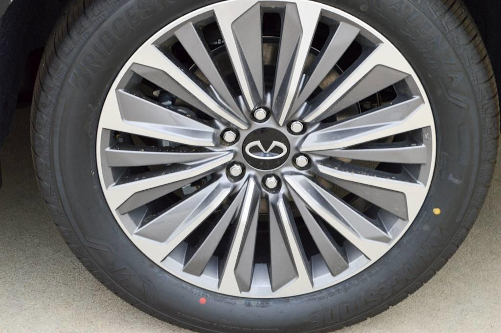 2025 INFINITI QX80 Vehicle Photo in Houston, TX 77090