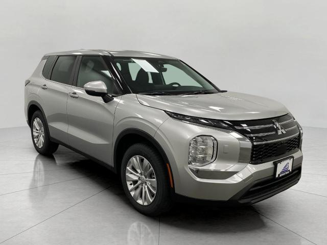 2025 Mitsubishi Outlander ES photo 2