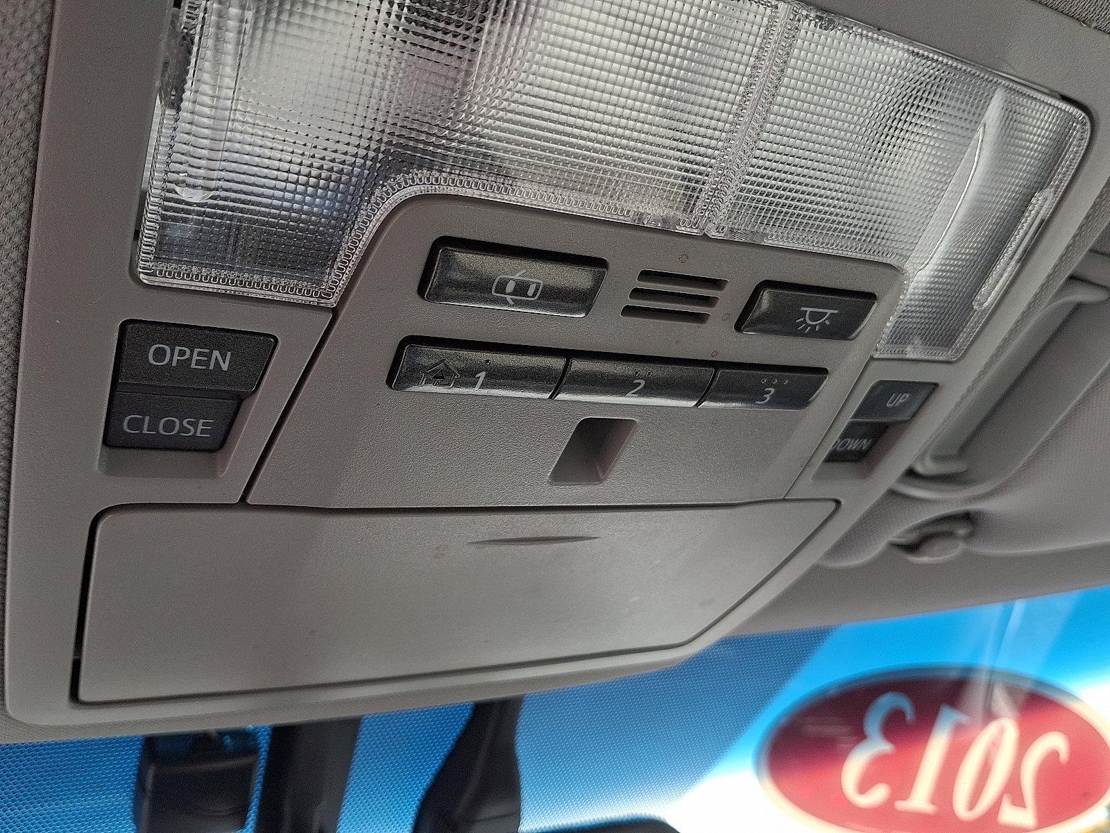 2013 Toyota Camry Hybrid Vehicle Photo in Trevose, PA 19053