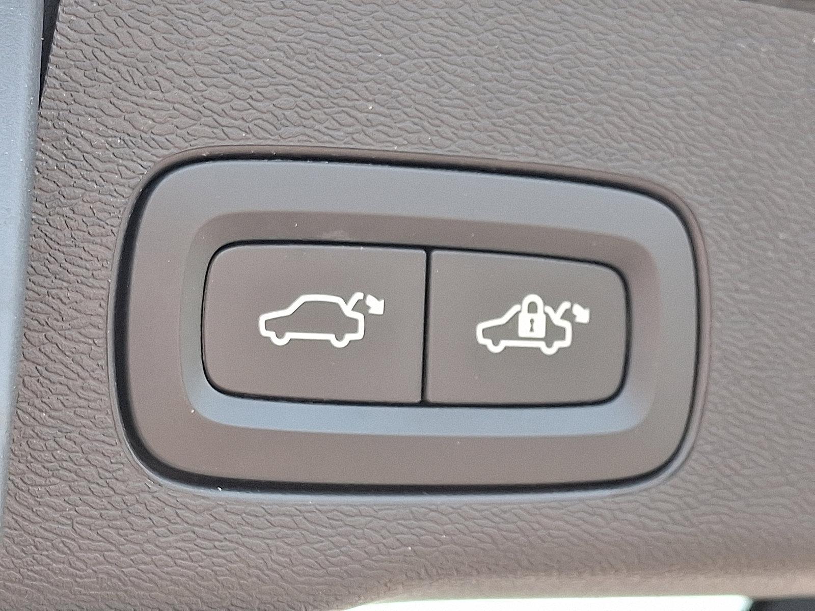 2022 Volvo XC60 Vehicle Photo in Trevose, PA 19053