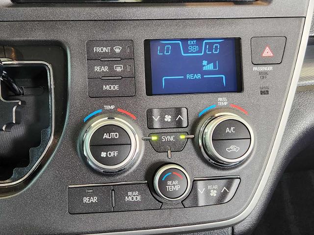 2020 Toyota Sienna Vehicle Photo in HOUSTON, TX 77079