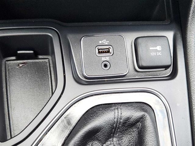2019 Jeep Cherokee Vehicle Photo in DENTON, TX 76210-9321