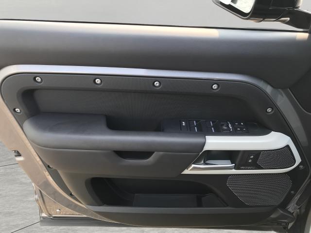 2024 Land Rover Defender Vehicle Photo in GREEN BAY, WI 54303-3330