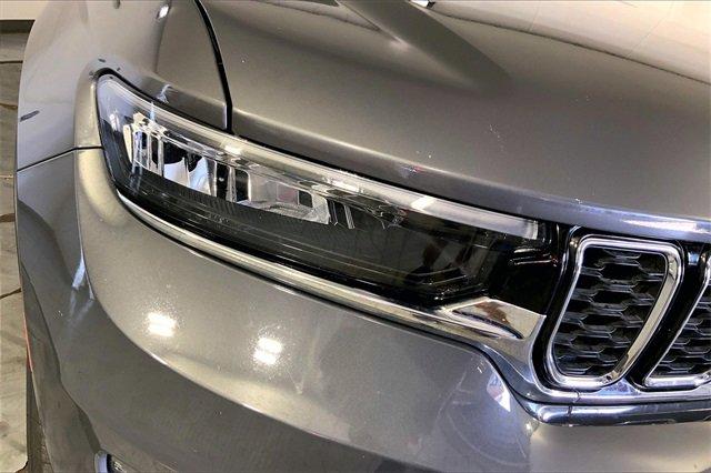 2024 Jeep Grand Cherokee L Vehicle Photo in KANSAS CITY, MO 64114-4502