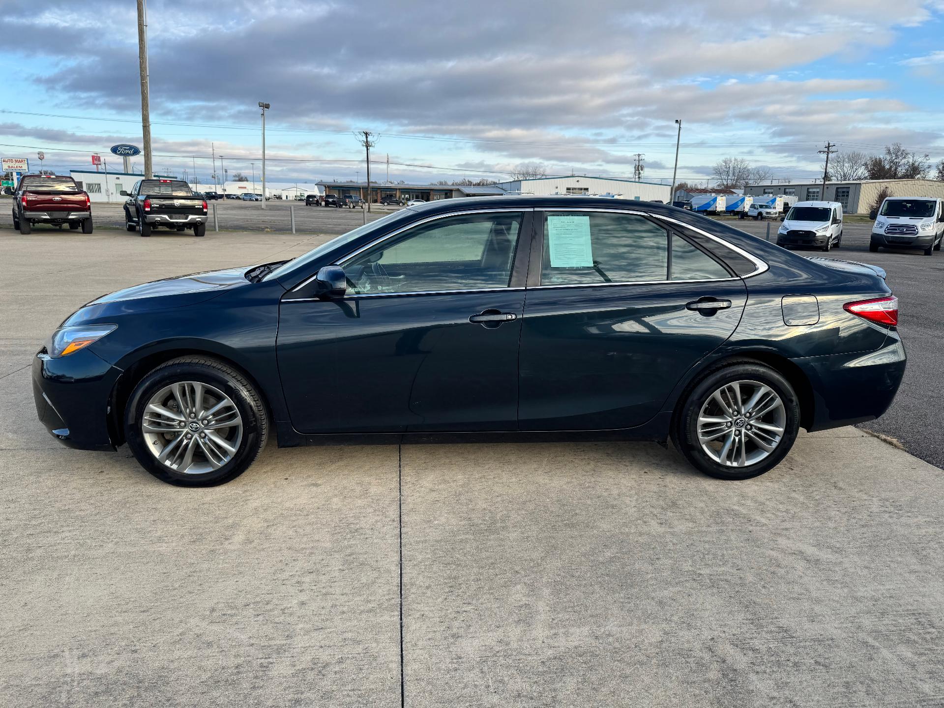 Used 2017 Toyota Camry SE with VIN 4T1BF1FK9HU746386 for sale in Salem, IL