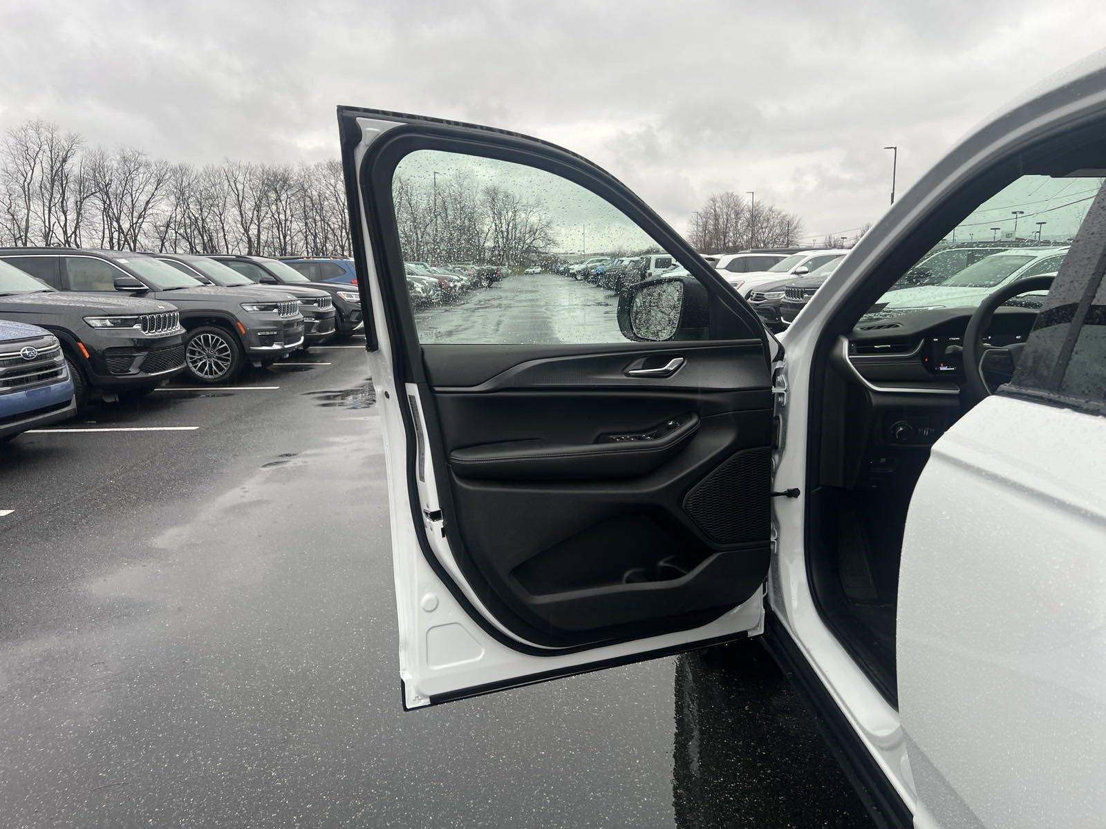 2025 Jeep Grand Cherokee Vehicle Photo in Mechanicsburg, PA 17050-1707