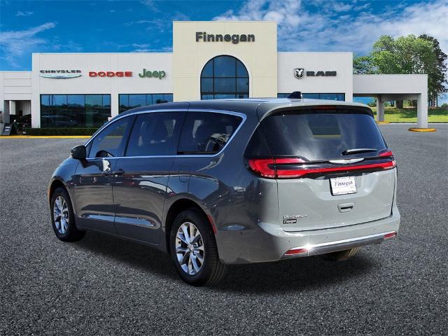 2023 Chrysler Pacifica Vehicle Photo in ROSENBERG, TX 77471