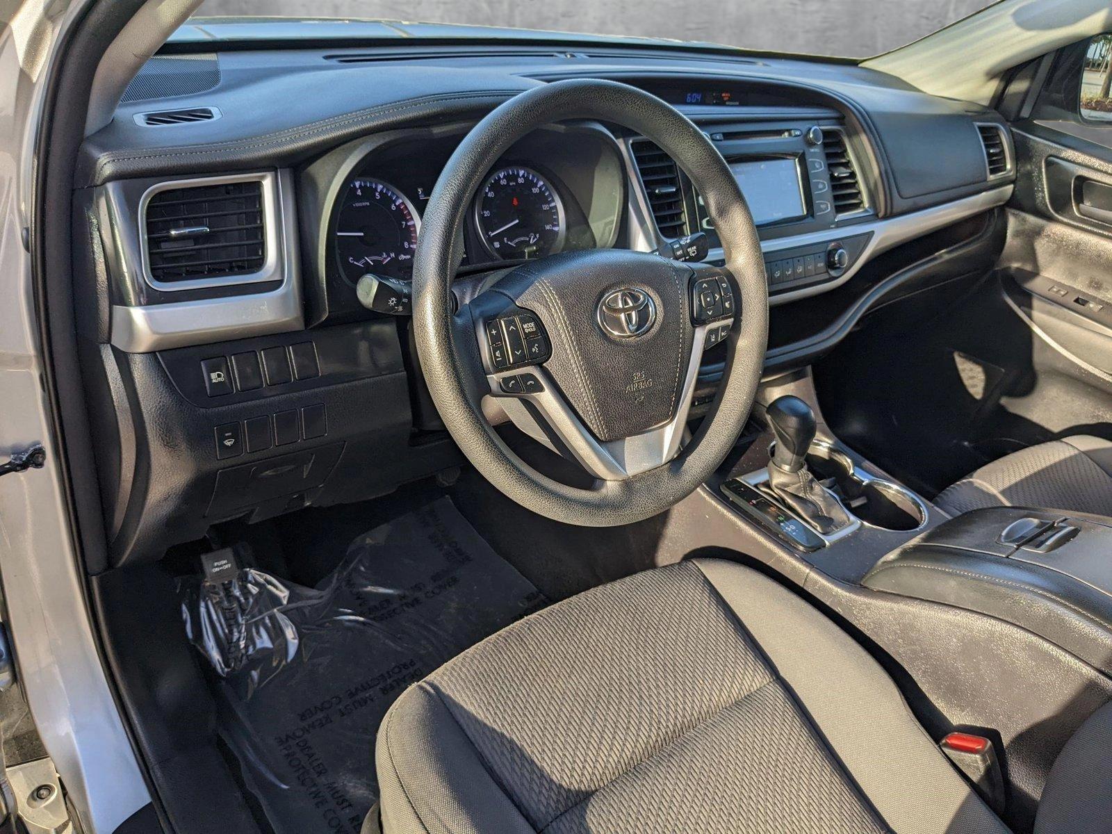 2017 Toyota Highlander Vehicle Photo in Davie, FL 33331