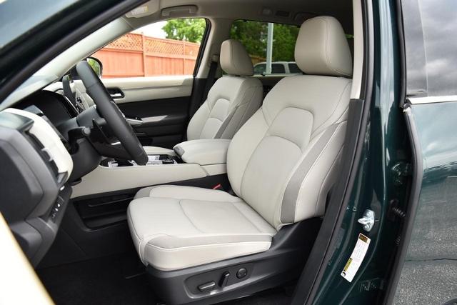 2025 Nissan Pathfinder Vehicle Photo in Ballwin, MO 63011