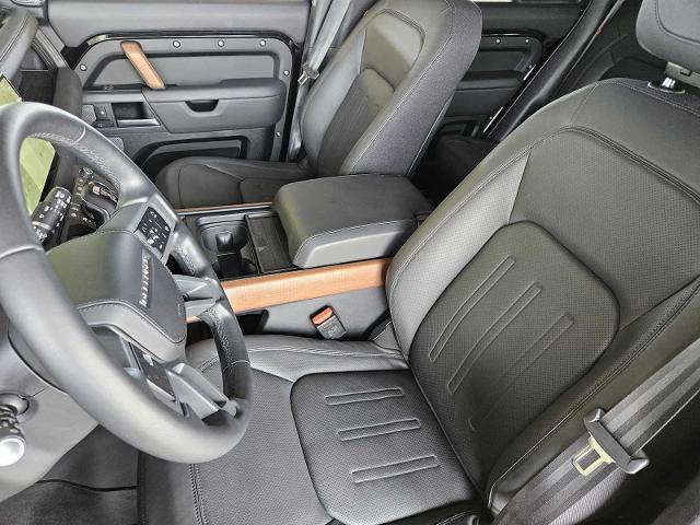 2024 Defender Vehicle Photo in AUSTIN, TX 78717