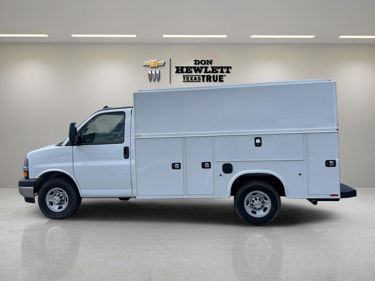 2025 Chevrolet Express Cutaway 3500 Vehicle Photo in GEORGETOWN, TX 78626-7508