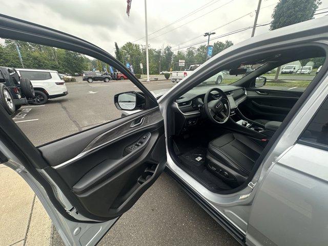 2025 Jeep Grand Cherokee Vehicle Photo in Doylsetown, PA 18901