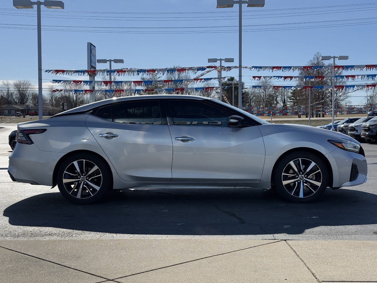 2021 Nissan Maxima Vehicle Photo in BOONVILLE, IN 47601-9633