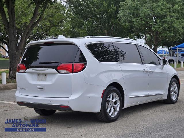 2017 Chrysler Pacifica Vehicle Photo in DENTON, TX 76210-9321