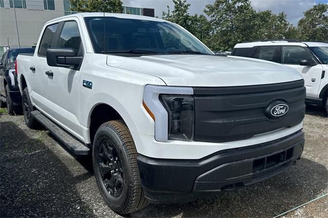 2025 Ford F-150 Lightning Pro's photo