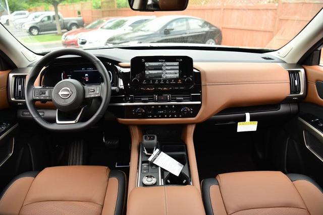 2025 Nissan Pathfinder Vehicle Photo in Ballwin, MO 63011