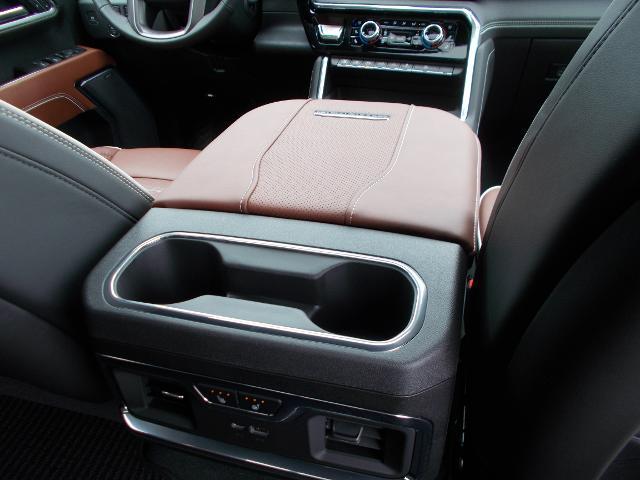 2025 GMC Sierra 2500 HD Vehicle Photo in LOWELL, MA 01852-4336