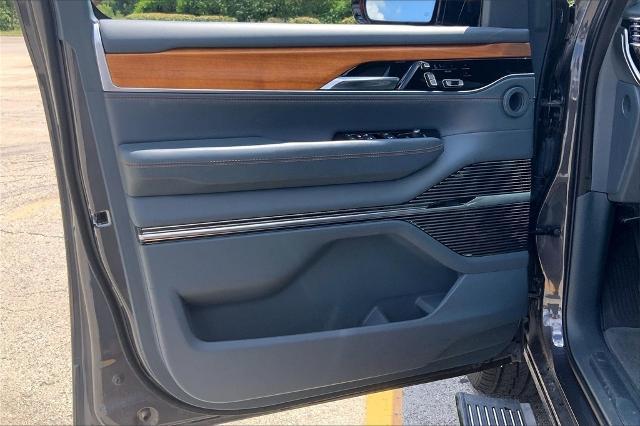 2022 Jeep Grand Wagoneer Vehicle Photo in Kansas City, MO 64114
